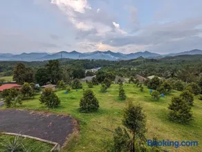 Villa with Titiwangsa Hill View - Image 3