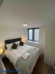 2 bed flat in the heart of Leek - Image 2