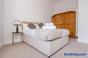 Stylish Portobello Flat near Beach with Free parking and Fast WiFi - Image 2