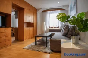 Traditional Old Town Apartment - Image 3