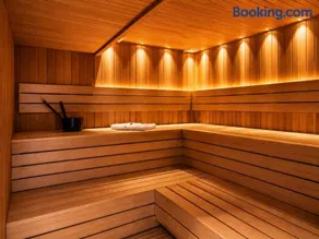 Private Room & Bathroom in Shared Apartment with Pool Sauna and Gym - Image 2