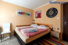 Cozy room with private bathroom, 9mins oldtown, 15mins airport, WiFi - Image 2
