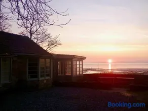 Shore Cottage - Image 2