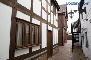 The Town House Ludlow - Image 2