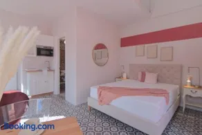 Lake Como 2 min - Modern Suites at 1 min to Station - Wifi, AC - Image 3