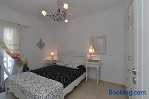 Yria Holiday Home Paros - Image 2