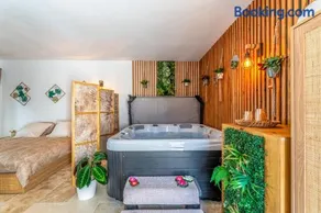 Une parenthèse en luberon, jacuzzi - Image 1
