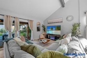 Entire Private House with Hot Tub, King Bed, Garage, Grand View, 3 Bedrooms 3 Bathrooms, Available Now - Image 3