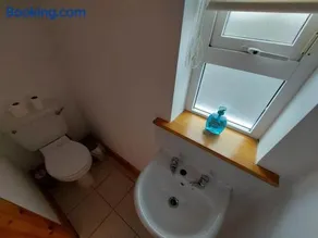 3 bed semi-detached house in a quite estate - Image 4