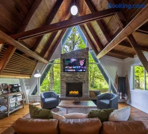 Lakefront with Lake Access•Hot Tub•Firepit•Pets - Image 1
