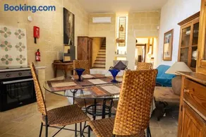 Tranquil 2-Bedroom Escape - Image 3
