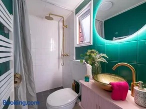 Gezellig chalet met 2 slaapkamers en zicht op het water - Image 5