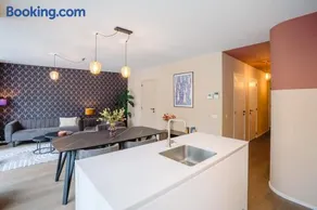 Luxury Apartment with 2 Patios by Beach - Image 2
