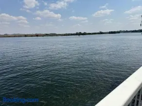 Vaal River Boathouse Bungalow - Image 5
