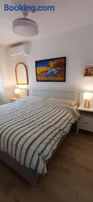 Cosy flat with a large terrace facing the sea - Image 3