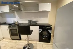 Entire 2-bedroom home by WegHomes - Image 1