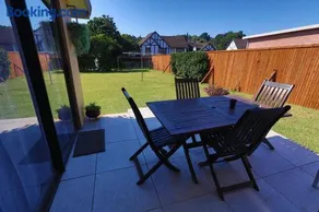 PINE COTTAGE Self catering fully equipped 2 bedroom, Queen bed 3 singles 65sqm cosy private cottage - Image 3