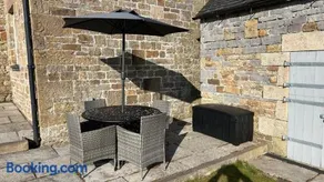 Stunning 4 Bed Near Alton Towers, Polar Bears, Peak District - Image 5