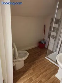 Unique Studio I - Private Studio with ensuite - Image 4