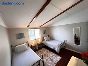 8th Street Haven - 3 bedroom House in DT Hamilton - Image 2
