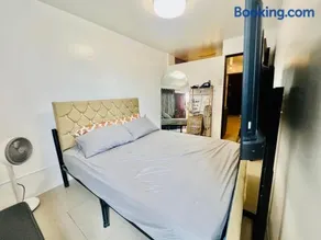Mamby Gray's Place Balcony, Karaoke ,Wifi,Netflix &Kitchen - Image 3
