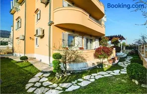 Three-Bedroom Apartment In Kastel Kambelovac - Image 2