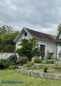 Small house in Sèvres - Image 2