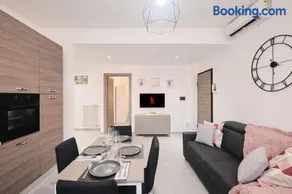 5 FCO Modern & Spacious, Free Parking - Image 3