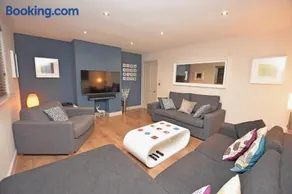 FREE Parking, Stylish and Spacious Bungalow - Image 2