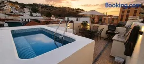 Modern House with Private Pool & Breakfast - Image 1
