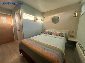 Guest Lodge by The Promenade - Image 1