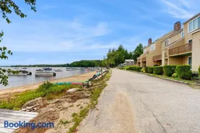 Patch Pond Townhome at Ossipee - Image 4