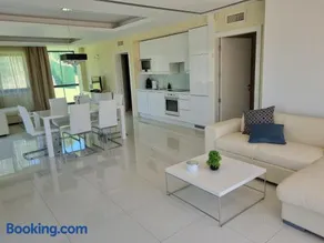 White villa - Image 4