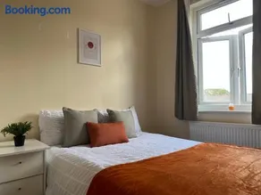 Bluebird Suites Streatham - Image 2