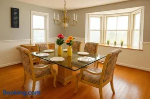Chic Towson Townhome Near Baltimore - Image 3