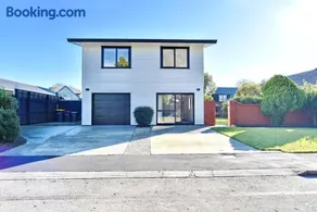Lavandula 3 - Christchurch Holiday Homes - Image 1
