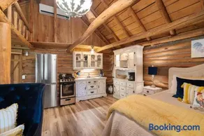 Log cabin-Kitchen-Front porch-Queen-The Velvet Rooster - Image 3