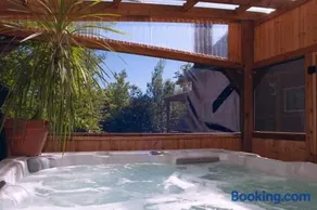 Chalet Montagnard with Private Pool & Spa, Lake & Nature - Image 3