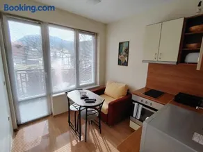 Studio apartment with mountain view at Eagle Rock complex - Image 1
