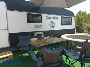 CHILLY WILLY Retro Caravan - Image 2