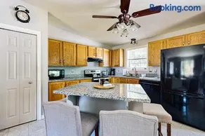 Charming cottage near the beach with balcony, deck, grill, fireplace - dogs OK - Image 4