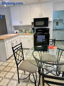 Thomaston Getaway Sleeps 10 Family Friendly Retreat Near Downtown Wedding Venues - Image 2