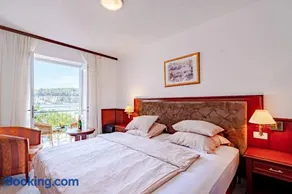Hotel Dalmacija - Image 1