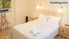 Applewood Gardens Apartment - Image 2
