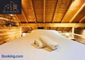 Petit chalet en bois avec mezzanine en montagne - Image 1