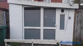 Chalet with hot tub room - Image 1