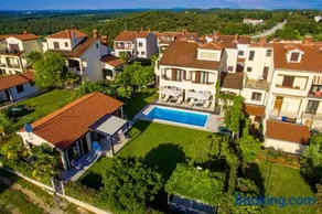 Premium Central Apartments - with Pool - Image 4