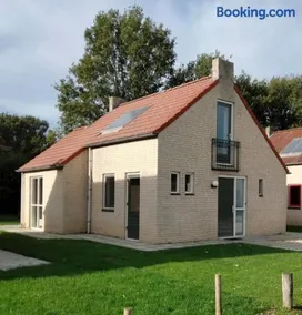 Vakantiehuis 6pers op park 't Broeckhuys in Ewijk groot Zwemplas in het land van Maas & Waal niet voor arbeidsmigranten - Image 1