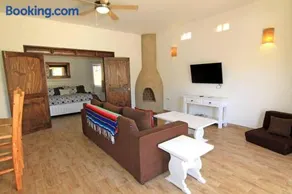 8AP Beautiful 1st Floor Condo, Pool Side, Cerritos - Image 1