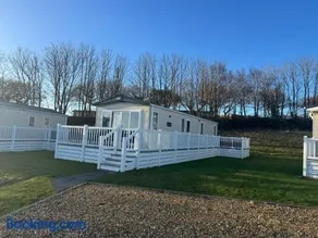 Wallows Lodge with private hot tub - Image 3
